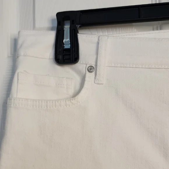 White Bermuda Women's Shorts with Power Pockets - Picture 2 of 12